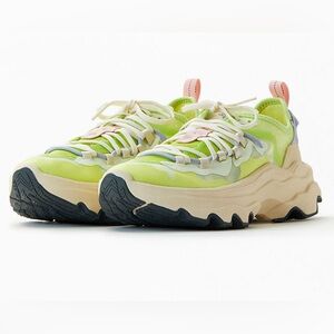 Like New✨Sorel Women’s Kinetic Breakthru Tech Lace Sneaker